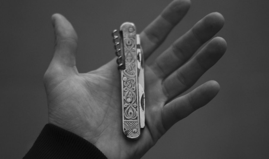 Picture of man holding a folding knife