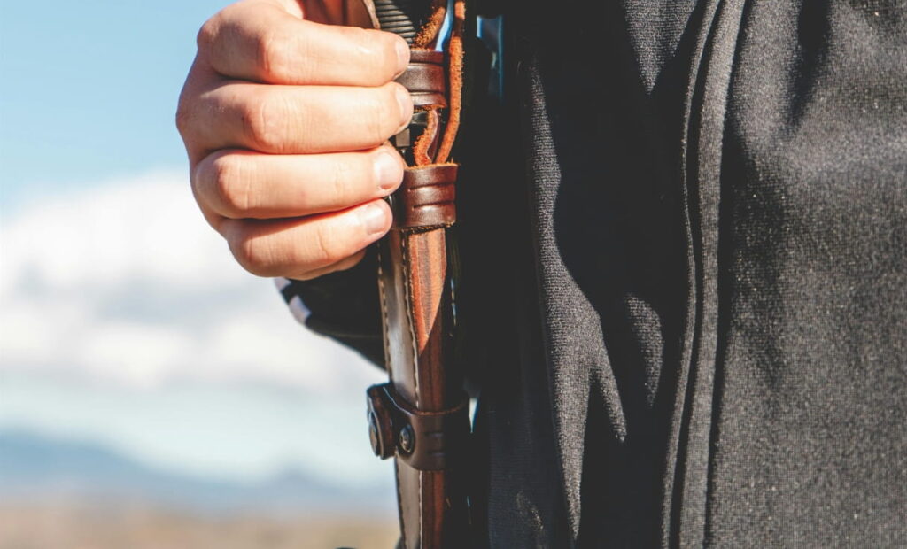 carrying a fiixed blade knife with a holster around the waist