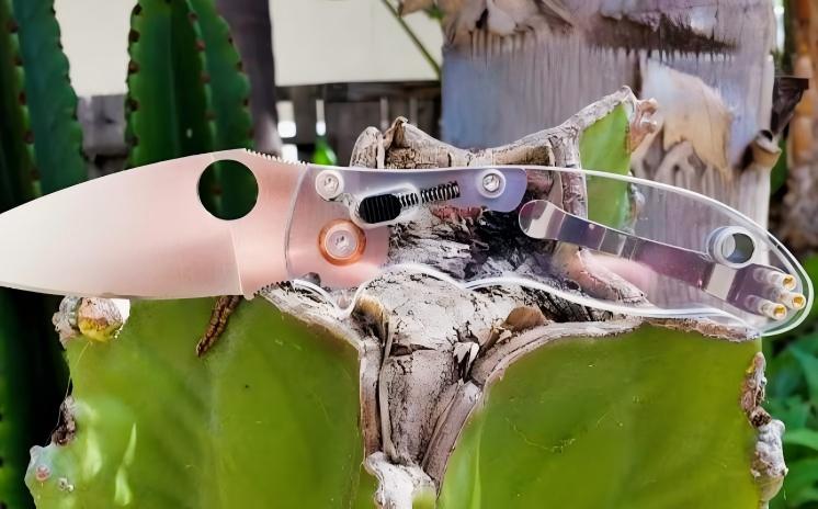 laxan handles for highlighting a knifes internal mechanics1