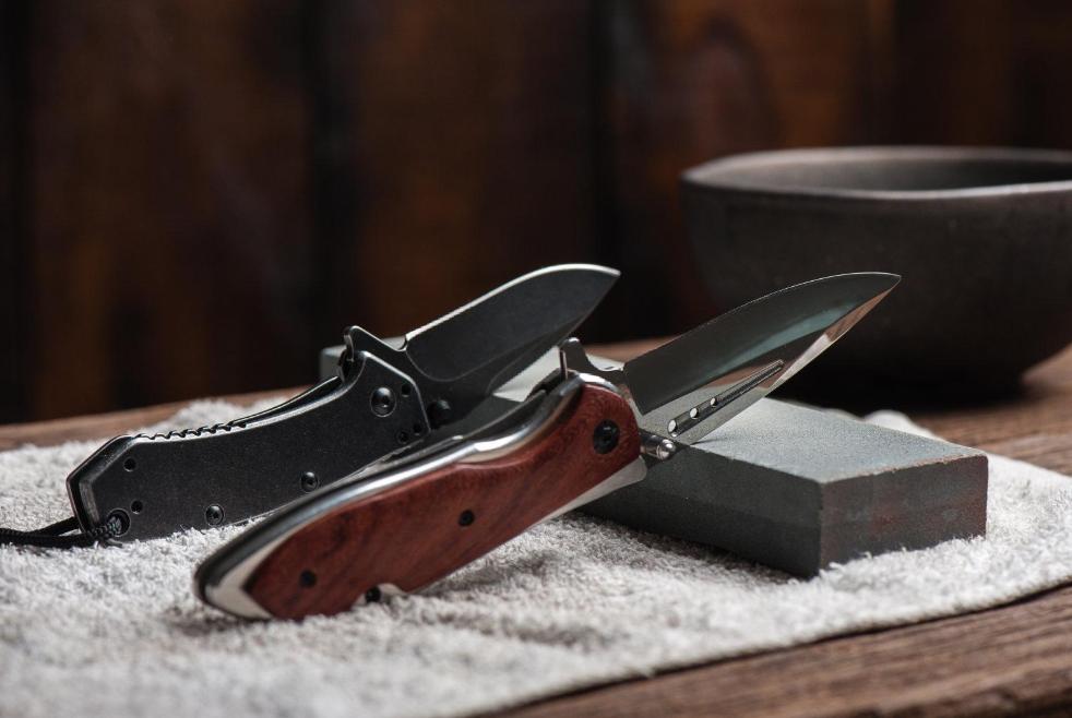 Performance Battle how 14C28N and D2 steel compare