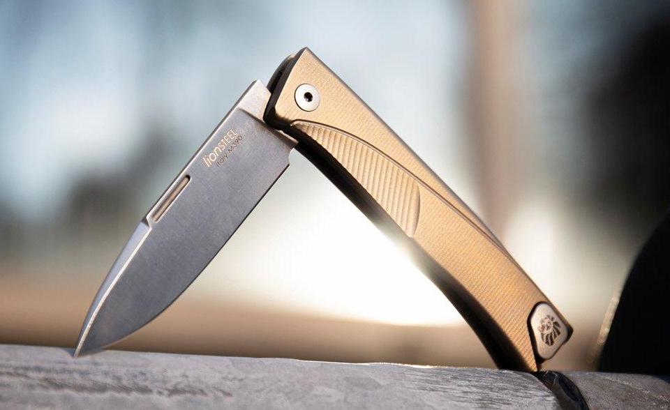 M390 steel what is it
